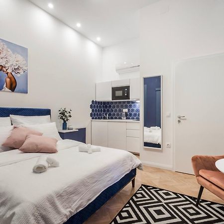 D58 - Grand Boulevard Royal Apartment - Best Location By Bqa Budapest Extérieur photo